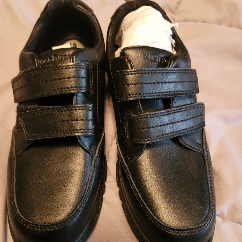 NWOT-Boys size 4W HUSH PUPPIES LEATHER
